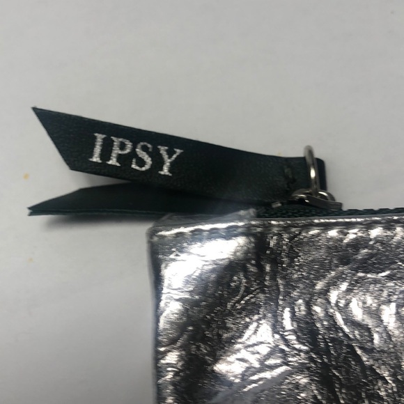 Ipsy silver makeup bag - Picture 2 of 6